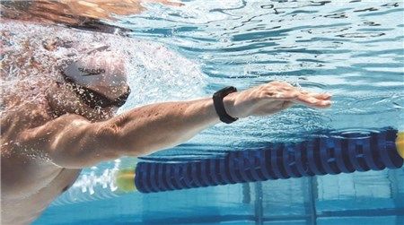 TOP Fitness Trackers chống nước tốt nhất cho những ai yêu thích bơi lội