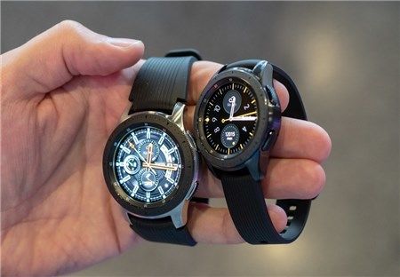 So sánh Samsung Galaxy Watch và Ticwatch Pro: Bạn chọn "em" nào?