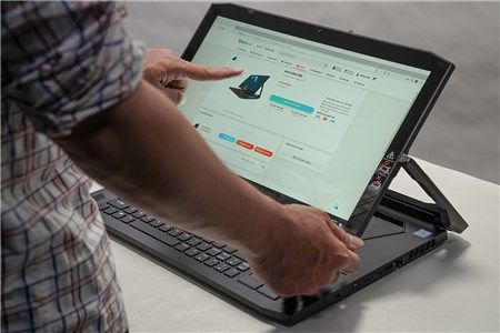 Trên bàn nhanh Acer Predator Triton 900 - Giới hạn nào cho Laptop Gaming cao cấp !
