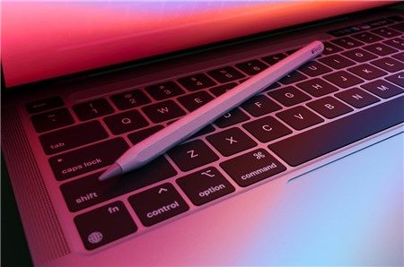 Bút cảm ứng cho laptop là gì? Những tiêu chí chọn mua bút cảm ứng laptop