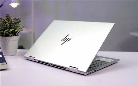 HP Envy 17: Laptop đa phương tiện lớn với GeForce RTX và màn hình 4K