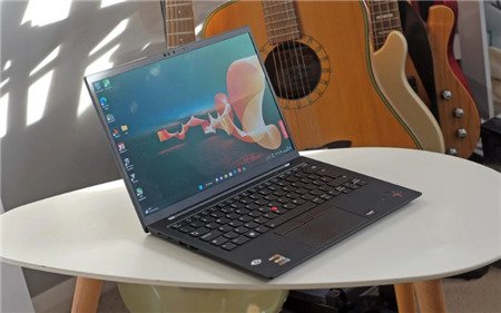 Review Lenovo ThinkPad X1 Carbon Gen 10: Đắt tiền nhưng xứng đáng