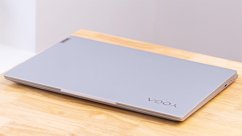 Techzones - Laptop Làm Việc Văn Phòng Lenovo Yoga Slim 7 Carbon chỉ nặng khoảng 1.1kg
