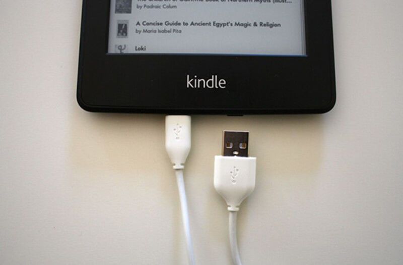 Nên cắm sạc khi tải sách hoặc cập nhật phần mềm Kindle - Techzones
